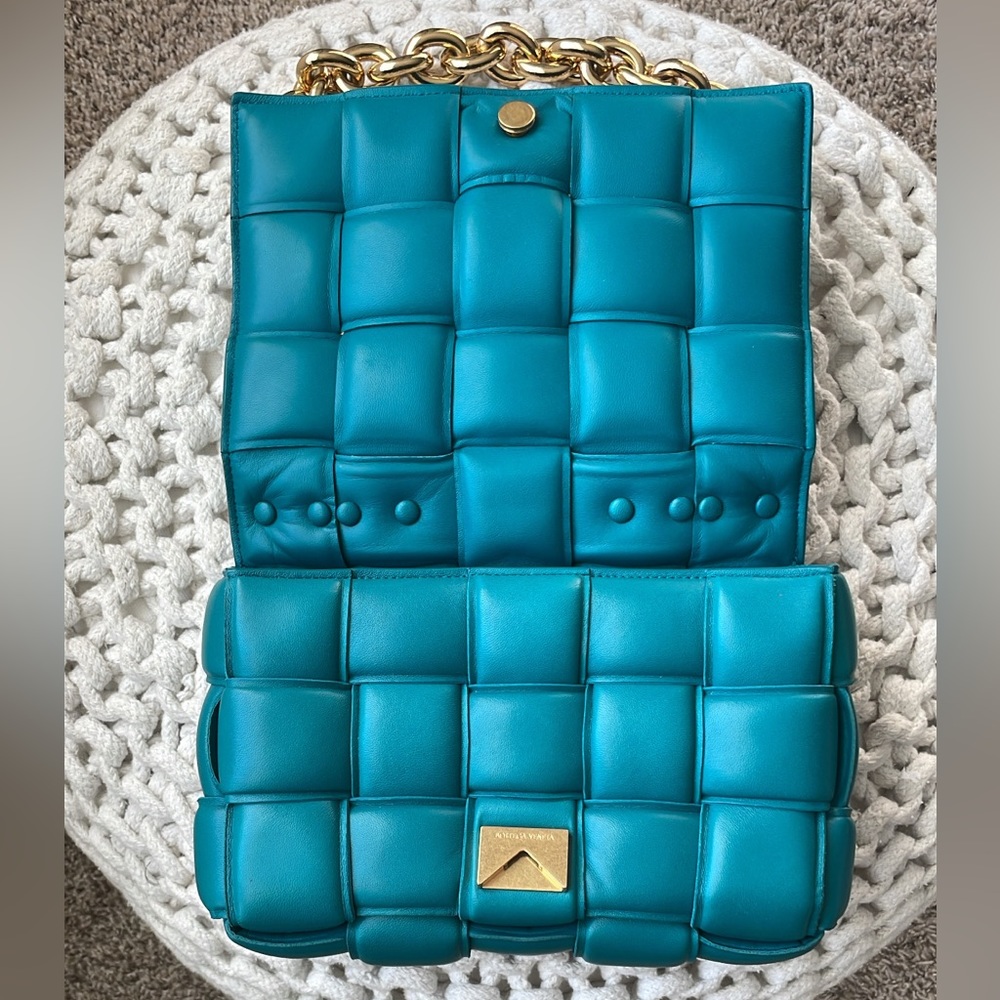 Woman Bottega Veneta Chain Cassette bag